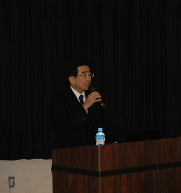東北電力における保全の取組みについて講演される梅田健夫氏